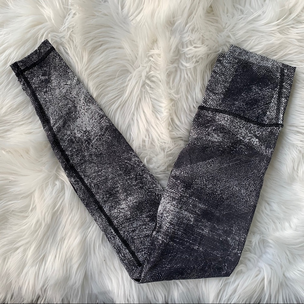 Lululemon Black White Patterned Leggings Size 4 - Picture 4 of 8